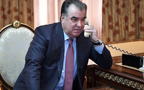 Главы еще нескольких районов Хатлона отчитались по телефону перед президентом