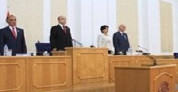 По предложению президента Эмомали Рахмона парламент освободил от пошлин и налогов два предприятия на 12 лет 