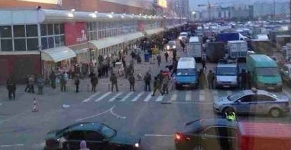 В Москве на рынке задержаны десятки мигрантов, в том числе таджиков 