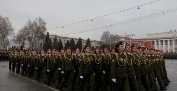 В честь инаугурации президента Таджикистана в Душанбе прошел военный парад 