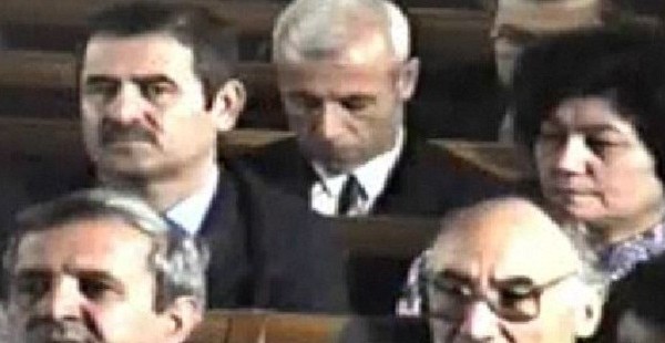 Парламент: От непослушного собрания до спокойного и безмолвного аппарата