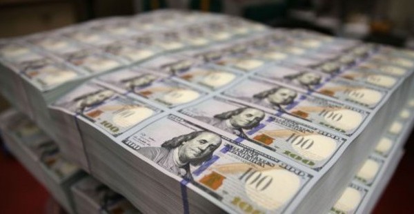 Пресечена попытка вывоза американской валюты