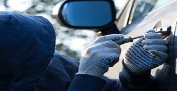 Два факта автоугона: исфаринец у исфаринца, дангаринец у дангаринца