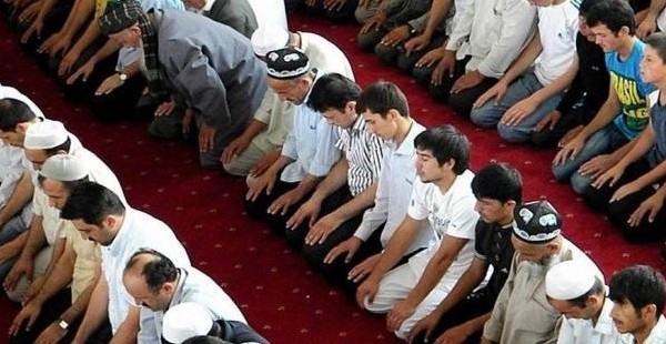В Таджикистане спорят о финансовой поддержке мулл за счет казны