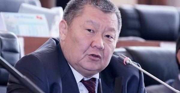 Кыргызстан просит Таджикистан убрать БТР с границы
