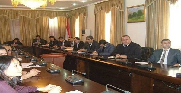 Таджикских чиновников учат правильному управлению государственными финансами