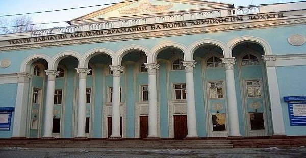 Театр им. Лахути готовится к закрытию сезона