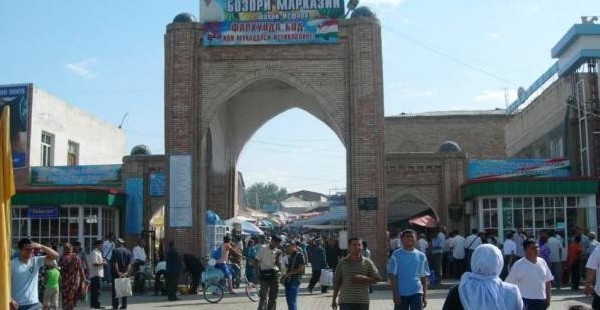 Продавщицы рынка Исфара требуют правосудия