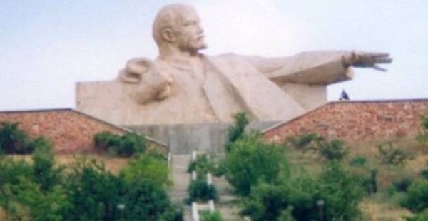 Самый крупный Ленин в мире - в Истаравшане
