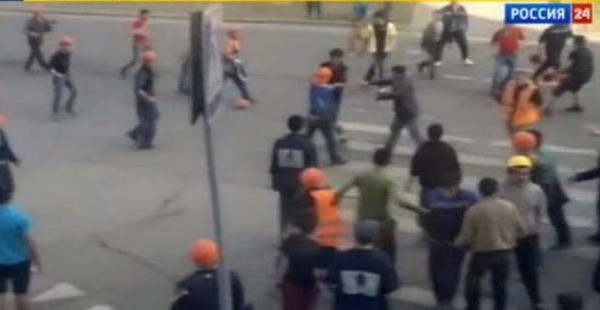 В YouTube появилось видео групповой драки трудовых мигрантов в центре Москвы
