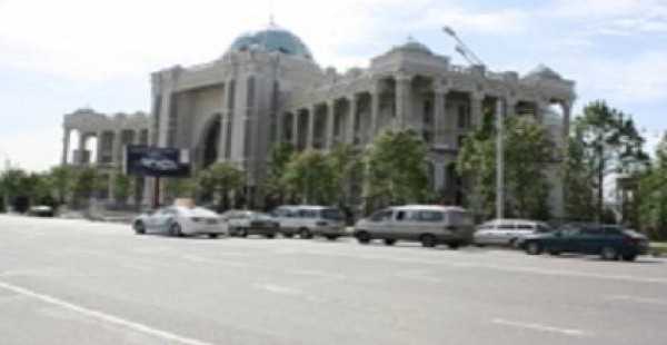 Строящийся уникальный объект в столице Таджикистана привлекает внимание высоких гостей страны
