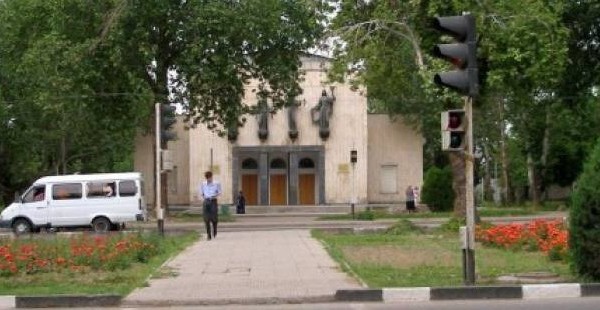 Творческий человек обязан быть устойчивым и крепким