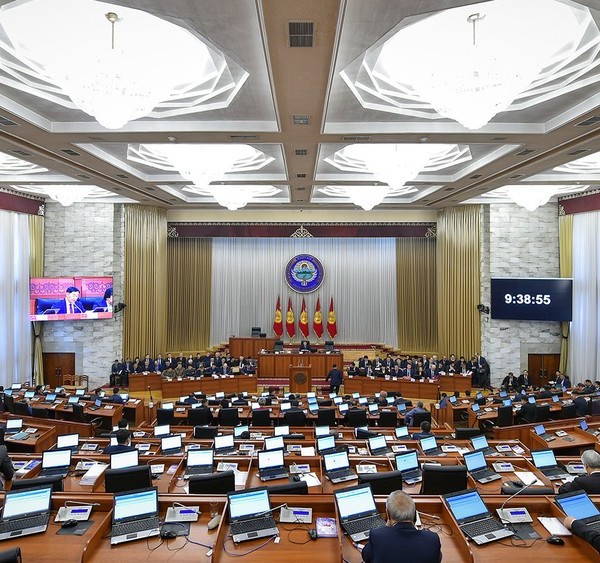 Депутати мухолифи созишномаи марзии Қирғизистон ва Тоҷикистонро ба парлумон роҳ надоданд