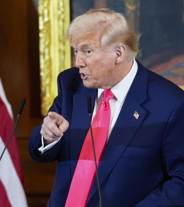 Трамп ба маҳсулоти Тоҷикистон ва Қазоқистон аз 10% то 27% боҷи гумрукӣ таъйин кард