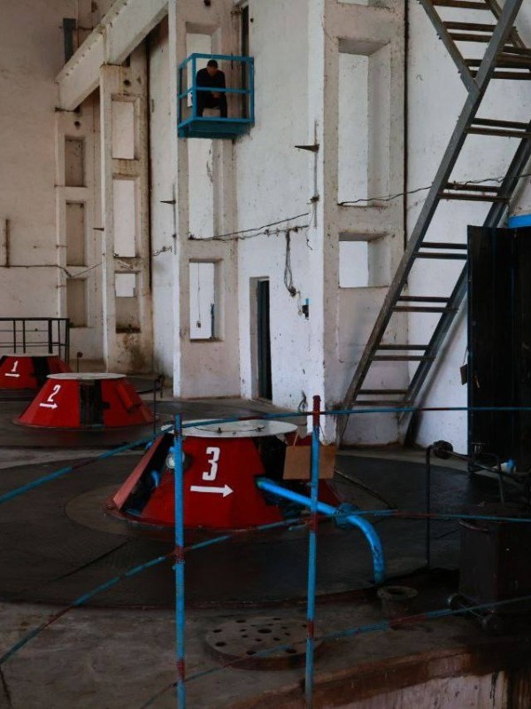 Раджаббой Ахмадзода ознакомился с работой насосных станций в Зафарабаде