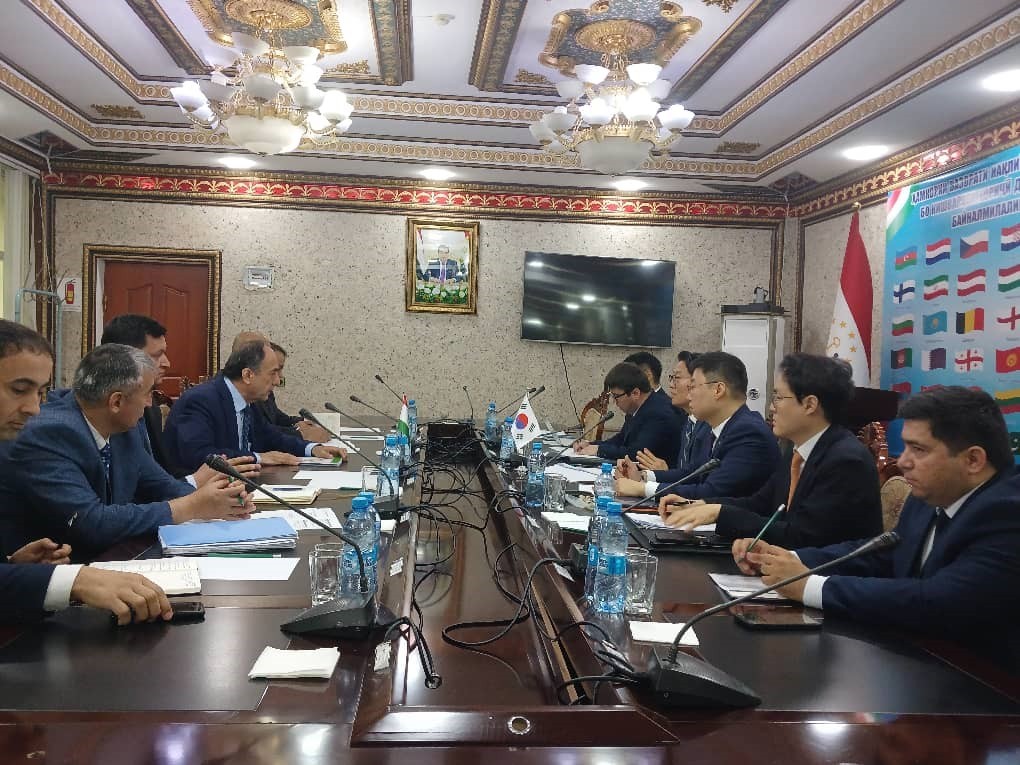 Баҳси метро ва роҳи Панҷи поён дар мулоқоти сафири Корея ва Азим Иброҳим