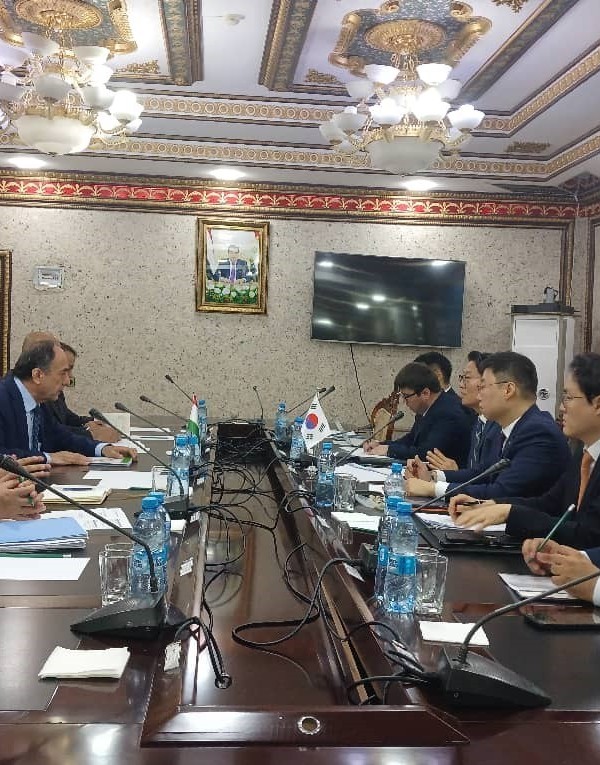 Баҳси метро ва роҳи Панҷи поён дар мулоқоти сафири Корея ва Азим Иброҳим