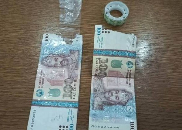 В Таджикистане преступники похитили около 22 тысяч сомони из терминалов с помощью скотча