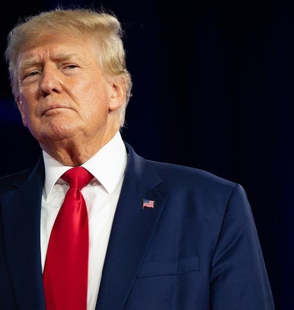 Рейтинг одобрения Дональда Трампа достиг рекордного минимума
