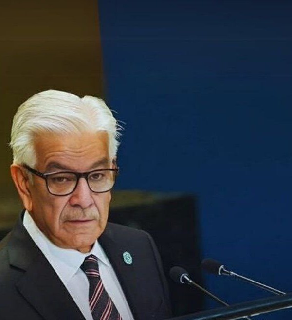 Вазири дифои Покистон: “Мо барои корҳои касифи Амрико ва Англия аз терроризм ҳимоят мекардем”