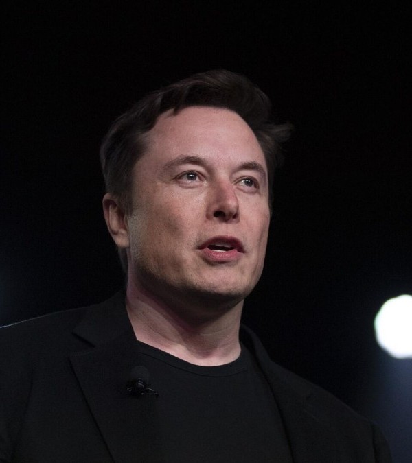 Tesla опровергла слухи о поиске замены Илону Маску 