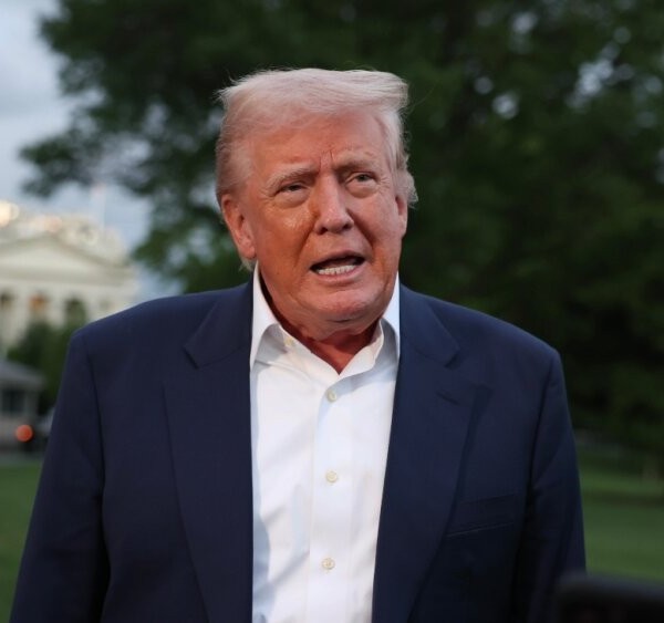 Трамп аз қатъи оташкушоӣ бар зидди Ҳусиҳои Яман хабар дод