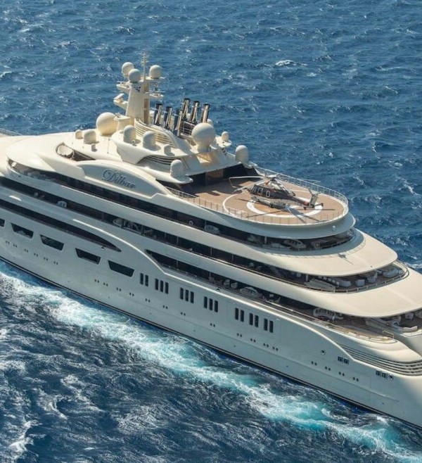 Суди Ҳамбург аз Алишер Усмонов дар қазияи киштии Dilbar ҳимоя кард