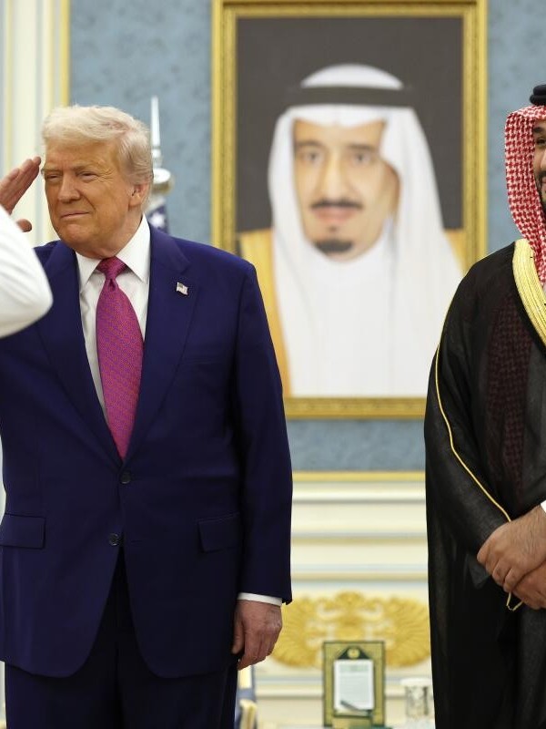Трамп: “Муҳаммад ибни Салмон марди бузург ва беназир барои ояндаи минтақа ва Риёз аст”