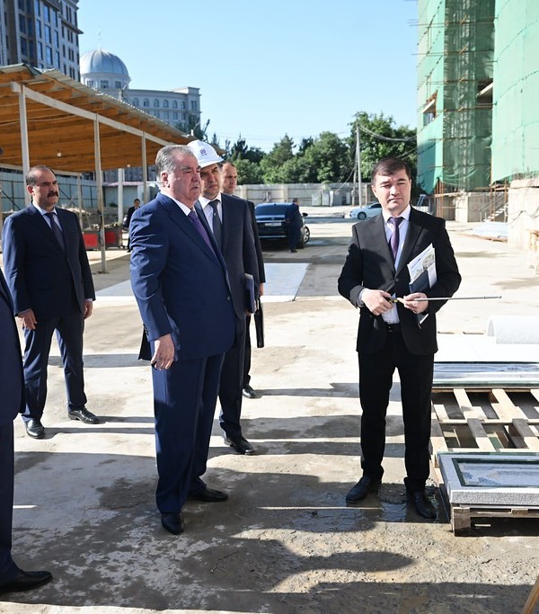 Боздиди Президенти кишвар ва раиси шаҳри Душанбе аз рафти корҳои сохтмонии Театри миллӣ