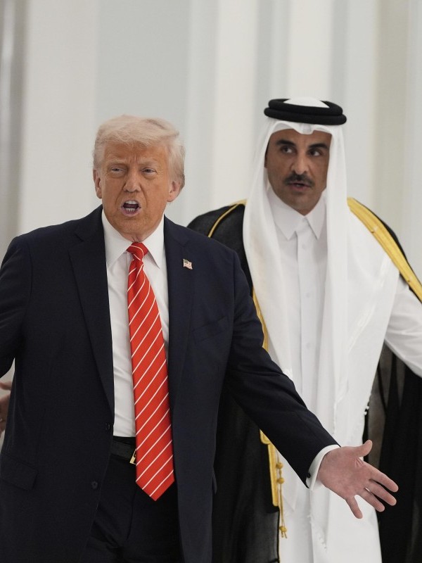 Трамп: “Эрон аз Амири Қатар сипосгузор бошад, ки аз ҳамлаи мо ба Эрон пешгирӣ мекунад”