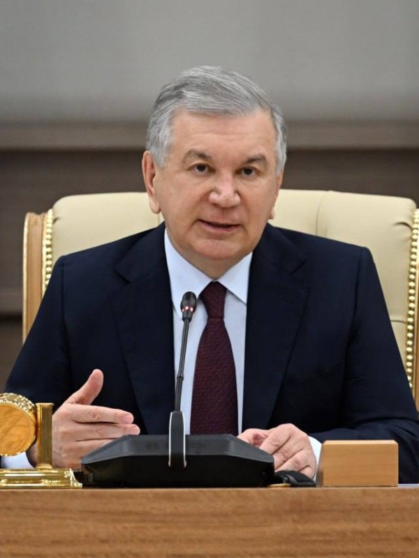 Шавкат Мирзиёев музди меҳнати директори мактаб ва роҳбарони кӯдакистонҳоро аз 15 то 20 фоиз зиёд мекунад