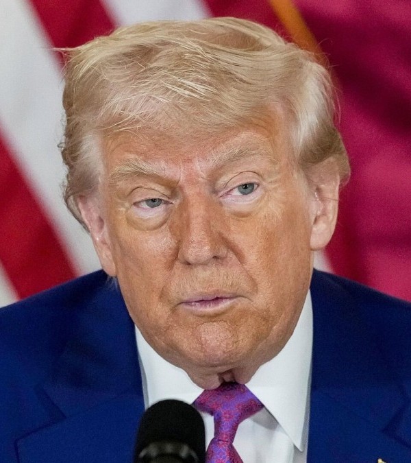 Трамп: Барои қатъи “ҳаммоми хун” ва ҷанги маргбор бо Путин ва Зеленский тамос мегирам