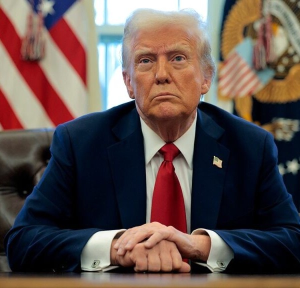 Гурез аз фаҳшо. Трамп қонунеро имзо кард, ки тибқи он нашри порнографияи дипфейкҳо ҷиноят ҳисобида мешавад