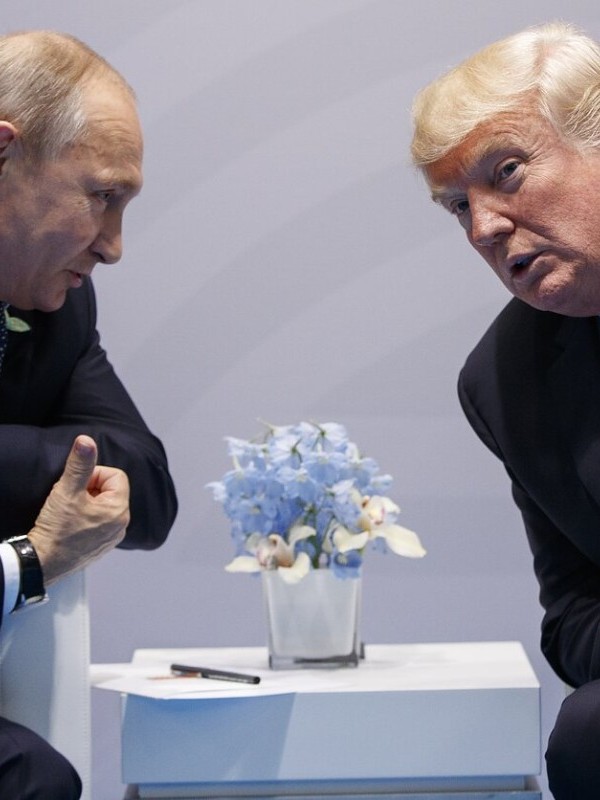 Путин и Трамп обсудили мирные переговоры по Украине 