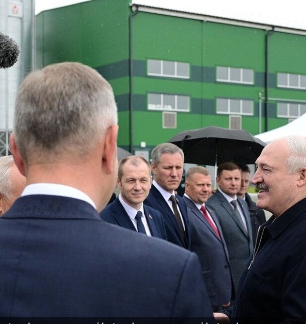 “Ӯзбекҳо мардуми моянд”. Лукашенко бо ҷараёни кори муҳоҷирони ӯзбек дар Белорусия ошно шуд