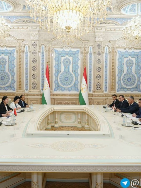 Рустами Эмомали встретился с губернатором китайской провинции Шэньси 
