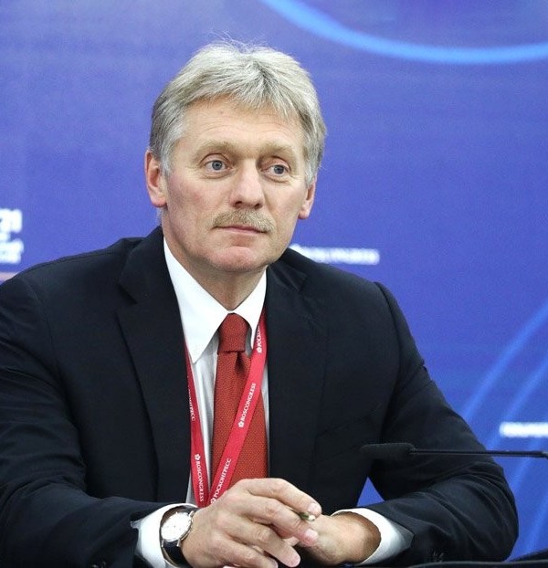 Песков: “Путин омодаи ширкат ва кумак дар музокироти атомии Эрону Амрико аст”