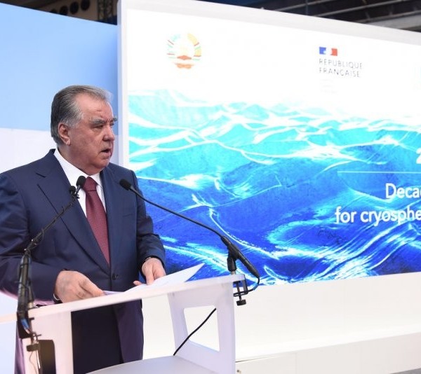 Эмомалӣ Раҳмон: “Ҷомеаи ҷаҳонӣ барои ҳифзи пиряхҳо бояд муштаракан саъю кӯшиш кунанд”