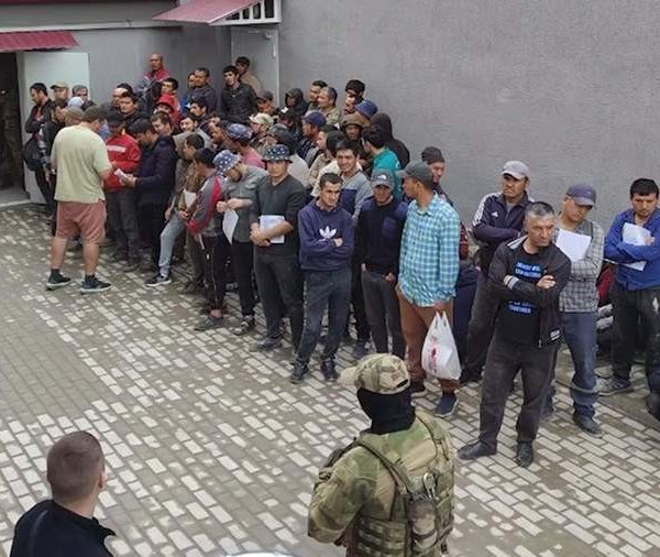 Рейди густурда бар зидди муҳоҷирони ғайриқонунӣ. 215 нафар боздошт шуданд
