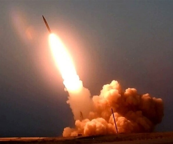 Дар мавҷи 10-уми ҳамлаи мушакии Эрон неругоҳи атомии Димонои Исроил ҳадаф қарор гирифт