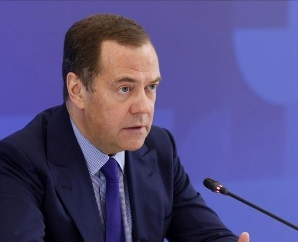 Медведев назвал G7 «мертвым клубом» 