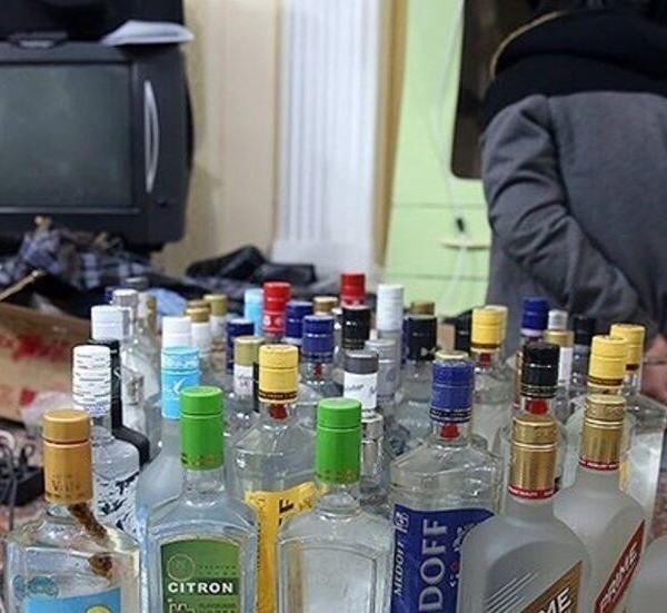 Толибон 7 нафарро барои фурӯши шароб шаллоқ зада ва зиндонӣ карданд