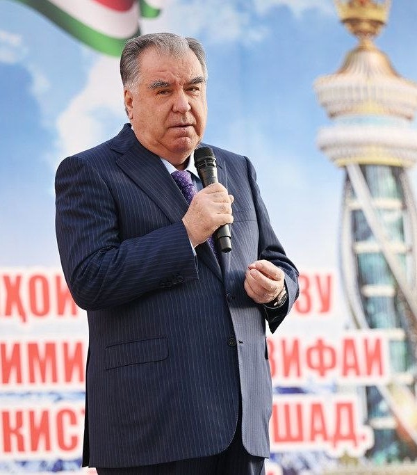 Дарвоз. Вохӯрии Пешвои миллат бо 100 кӯдаки ятим ва имконияташон маҳдуд