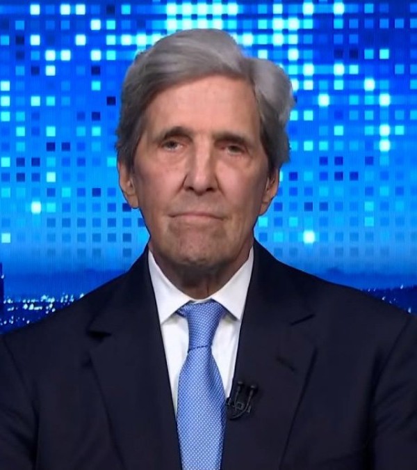 Ҷон Керрӣ: “Эрониҳо ҳувияти қавӣ доранд. Дониши атомӣ бо бомбаборон аз байн намеравад”