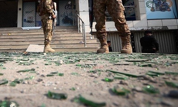 Теракт в Пакистане: 13 военных погибли, 24 человека получили ранения