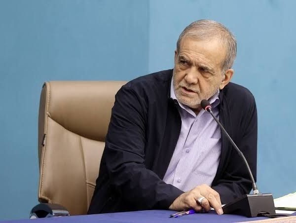 Масъуд Пизишкиён қонуни қатъи ҳамкорӣ бо МАГАТЭ-ро имзо кард
