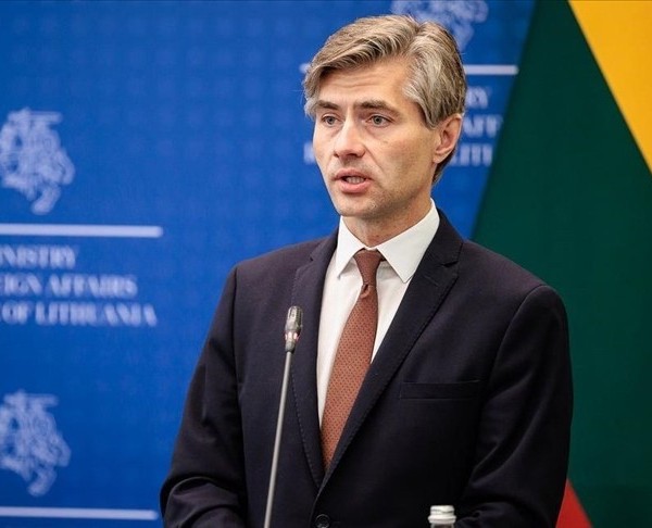 Литва обсудит с США приостановку военной помощи Украине 