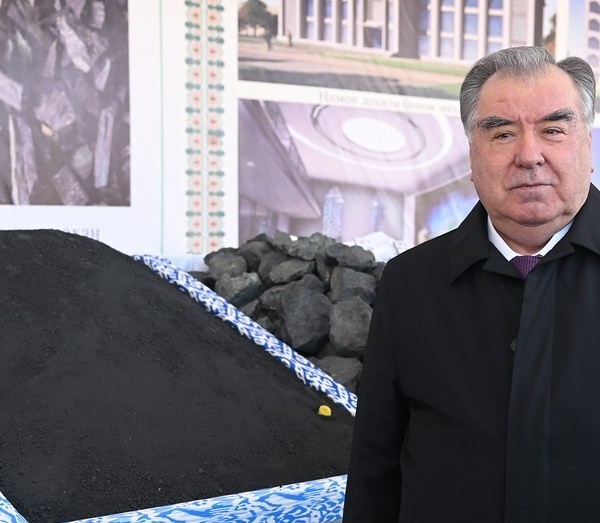 Эмомалӣ Раҳмон супориш дод, ки раванди индустриализатсияро суръат бахшанд