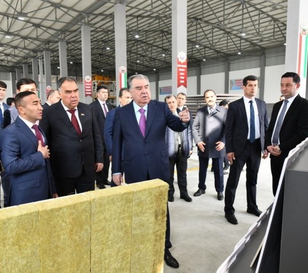 Эмомали Рахмон открыл шиферное производство в Пенджикенте и ряд других промышленных объектов
