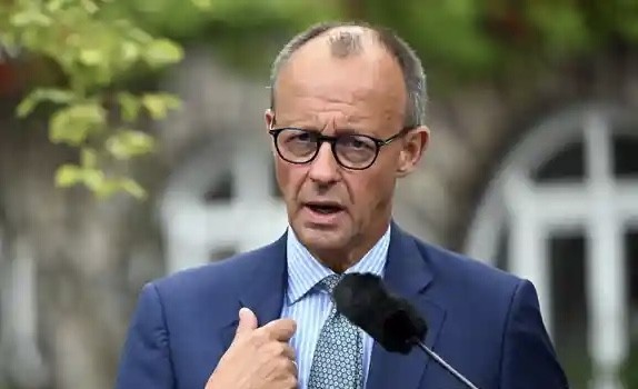 Канцлер Германии пообещал жесткий ответ ЕС на пошлины Трампа